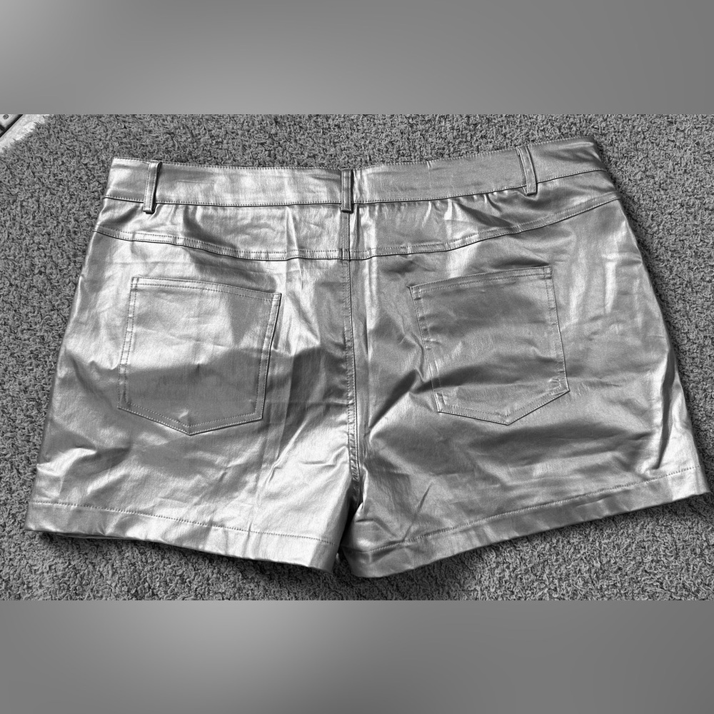 AKIRA Metallic Silver Women's Shorts - Picture 2 of 4